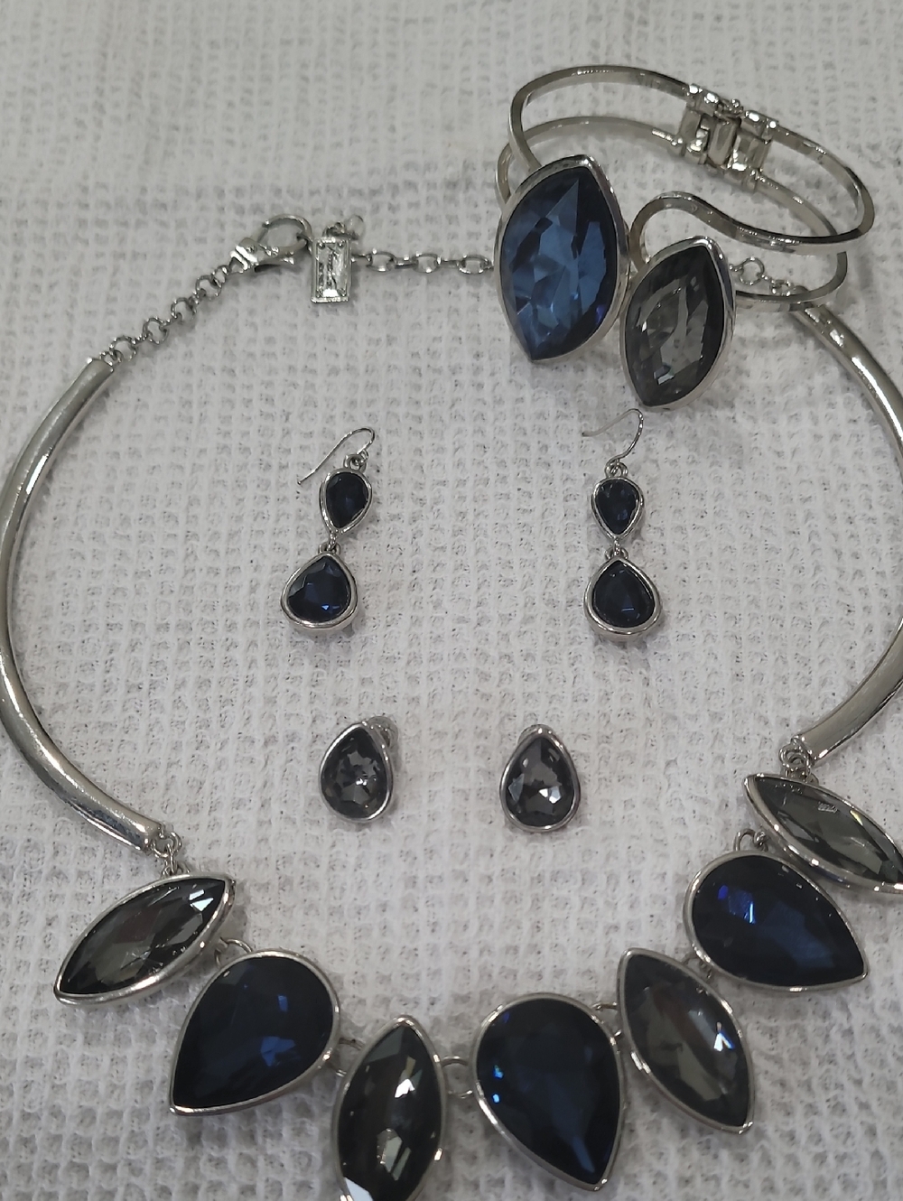 Kenneth Cole Silver-Tone Necklace & Earring & Braclet Set